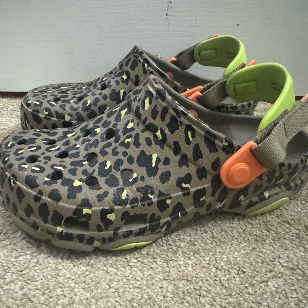 CROCS Clogs with Leopard Pattern - Picture 2 of 6
